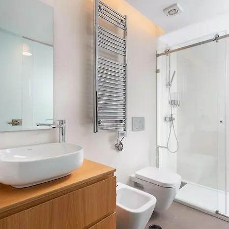 Stupendo-1 Br-center- Air Conditioning -free Park